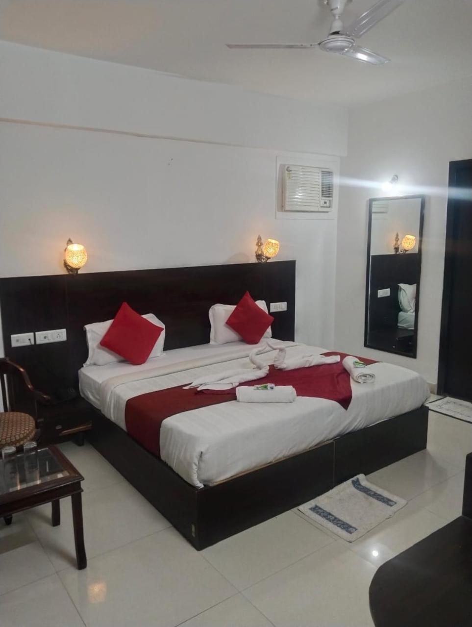 The Orchid Villa Homestay - Walkable Distance From Taj Mahal Agra  Exterior photo