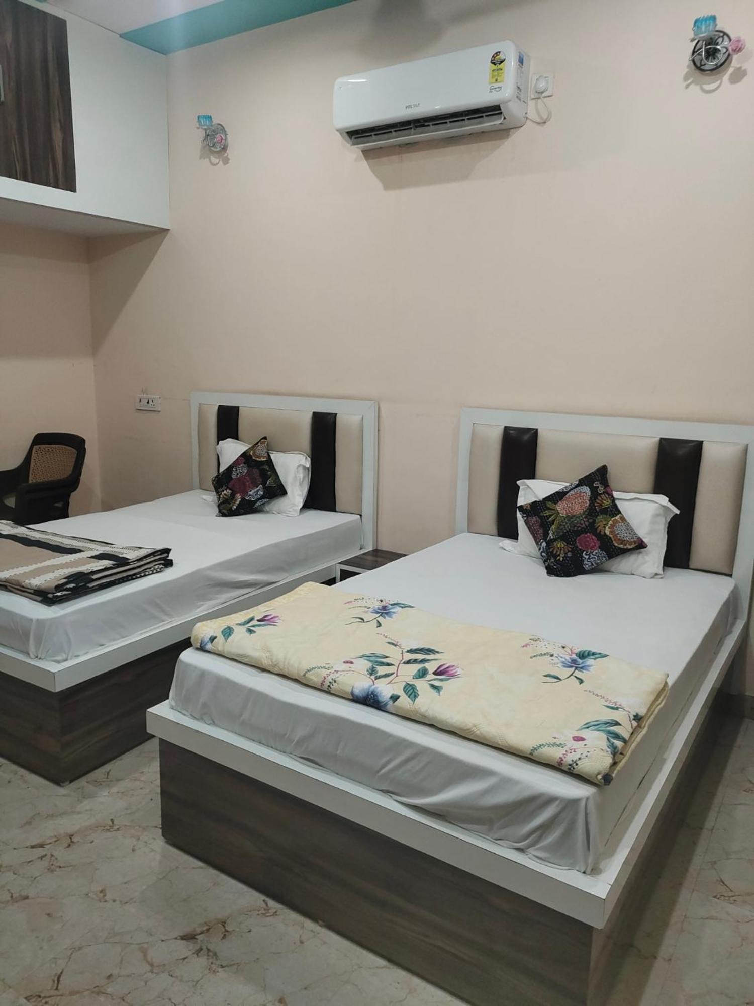 The Orchid Villa Homestay - Walkable Distance From Taj Mahal Agra  Exterior photo