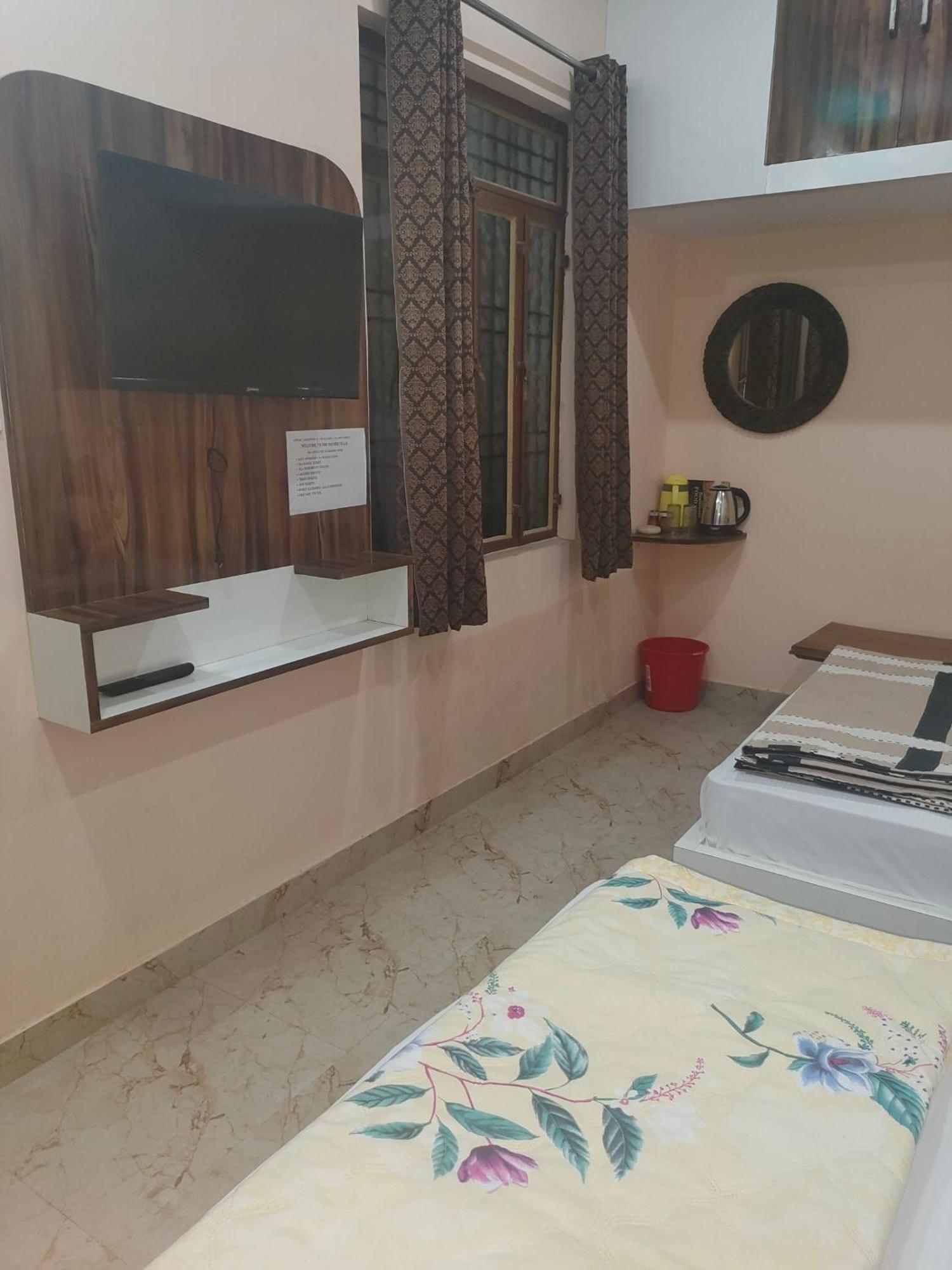 The Orchid Villa Homestay - Walkable Distance From Taj Mahal Agra  Exterior photo
